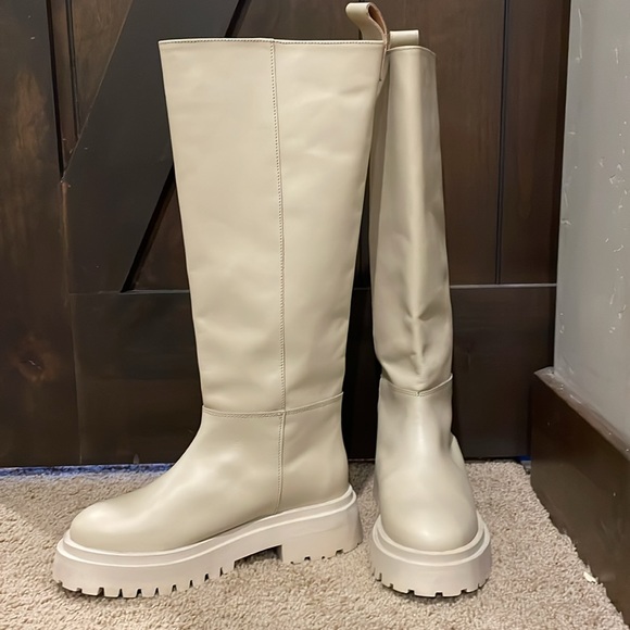 Boots - Picture 2 of 4